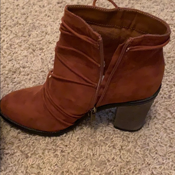 Boots - Picture 4 of 6